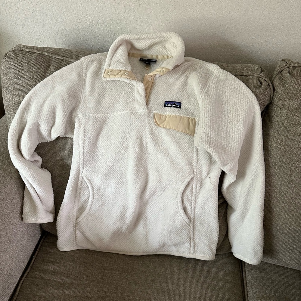 Patagonia Cream Fleece Pullover with Tan Pocket